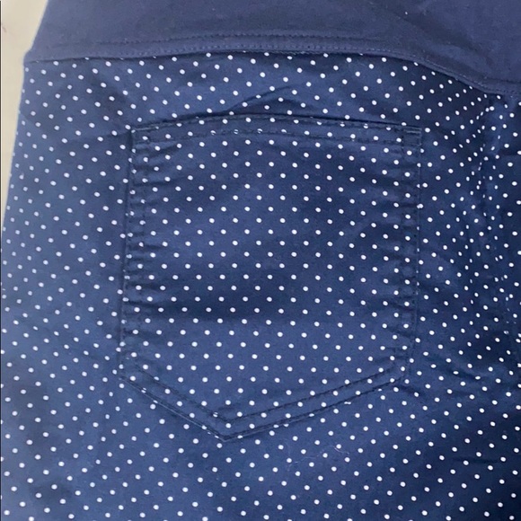 Intro. Love the Fit. Blue Polka Dot Tummy Control Capris 8 - Picture 6 of 10